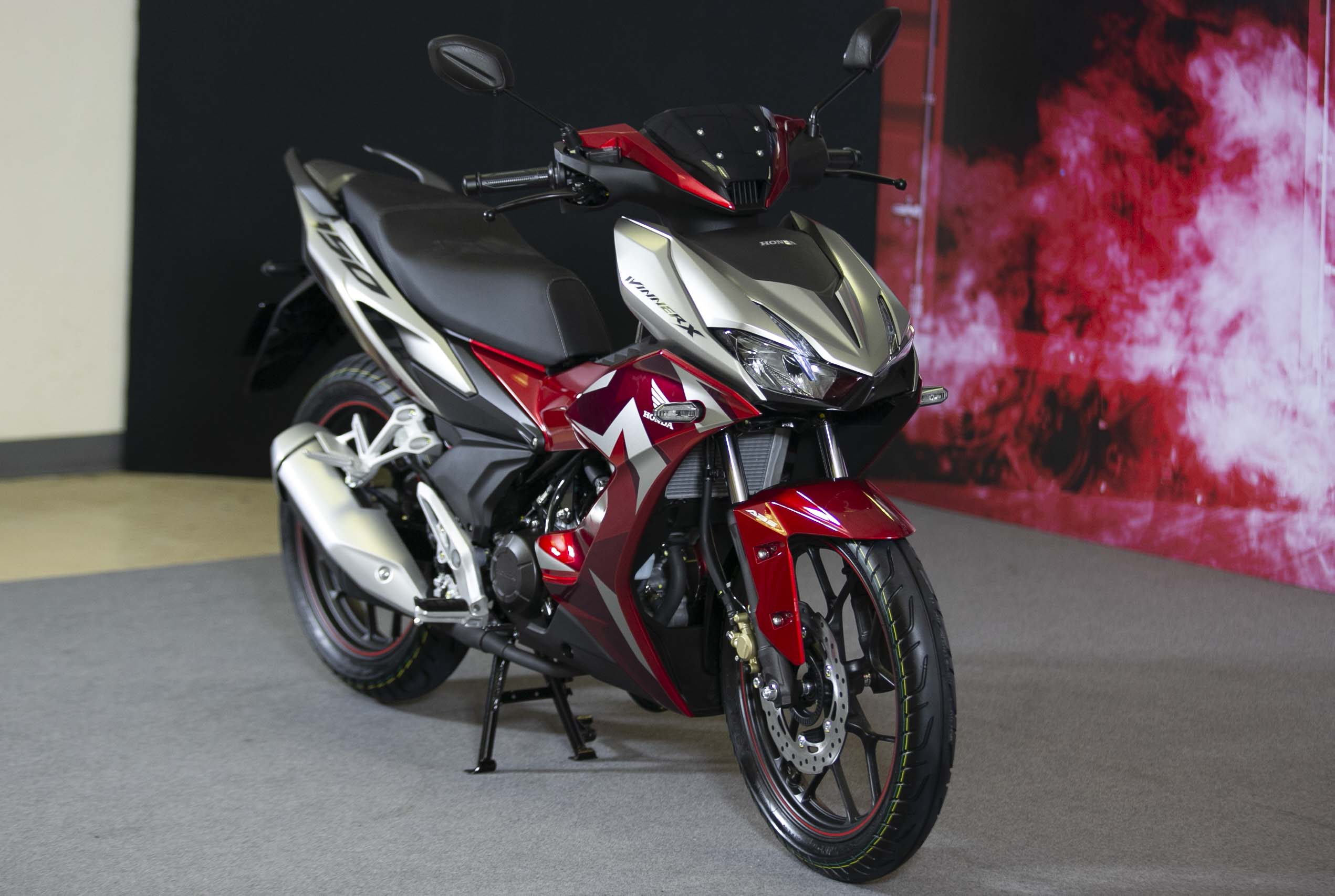 Giá bán xe máy Honda Winner X chính hãng