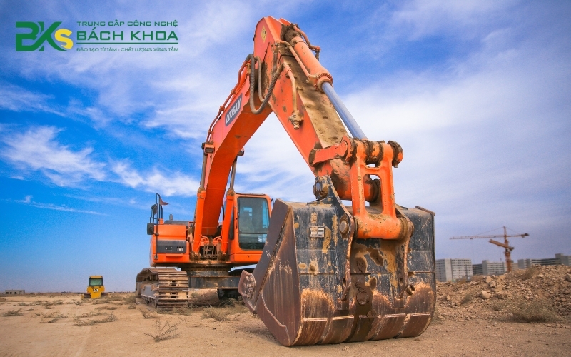 Học lái xe cẩu TpHCM mất bao lâu và học phí có đắt không?