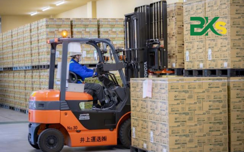 Học phí bao nhiêu? Chi phí học lái xe nâng trọn gói thực tế gồm những gì?